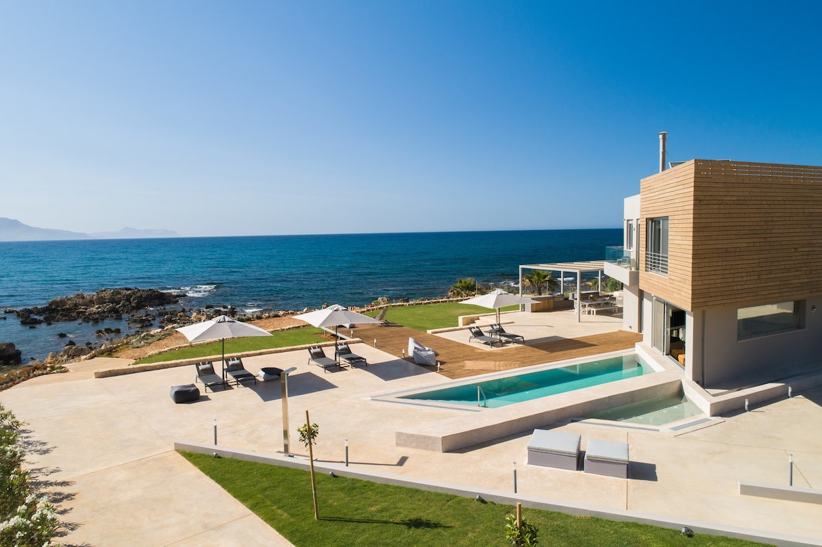 Your Private Retreat by the beach,with Heated Pool