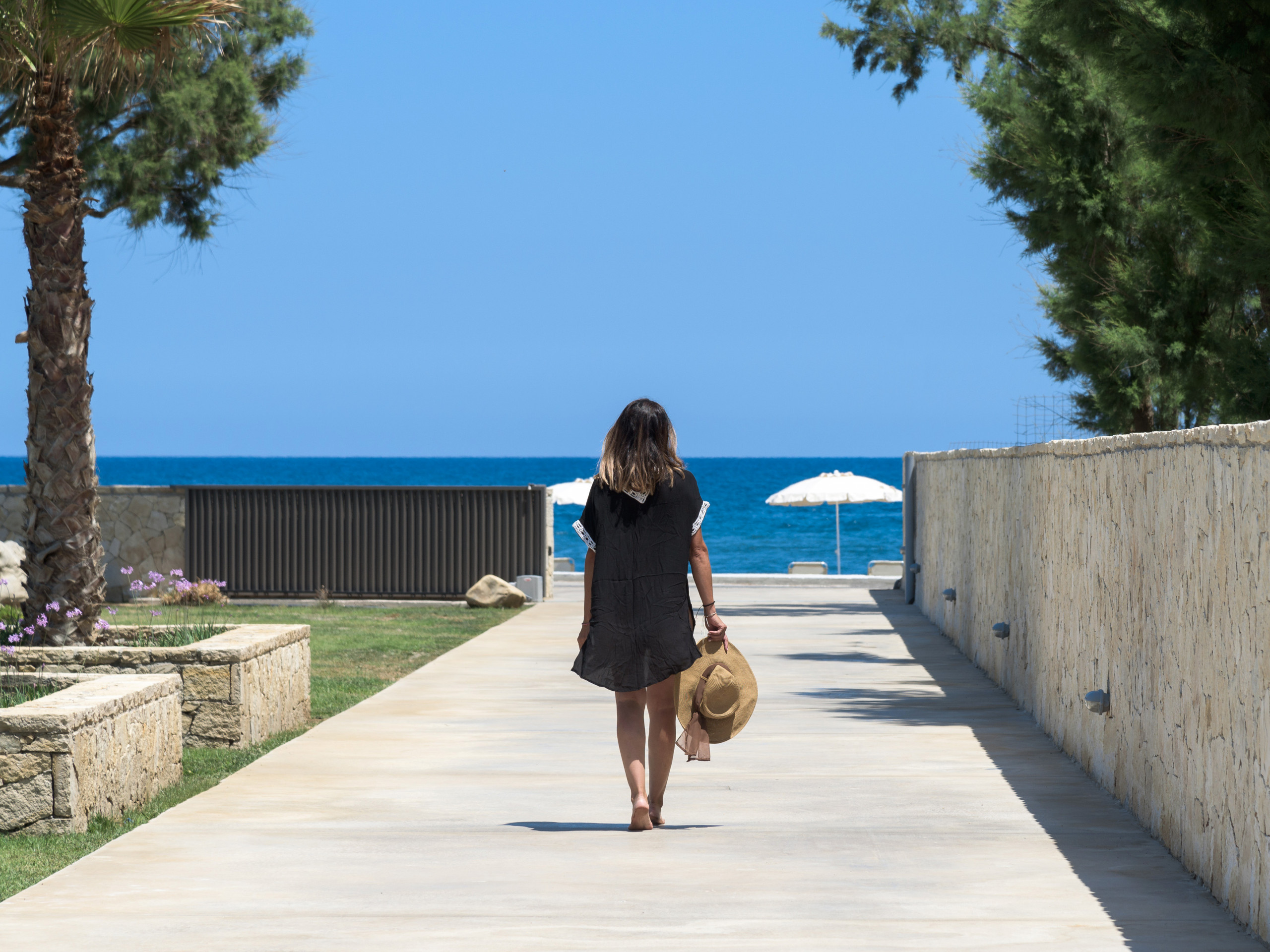 Amalthia Villa, Heated Pool & Walk to the Beach