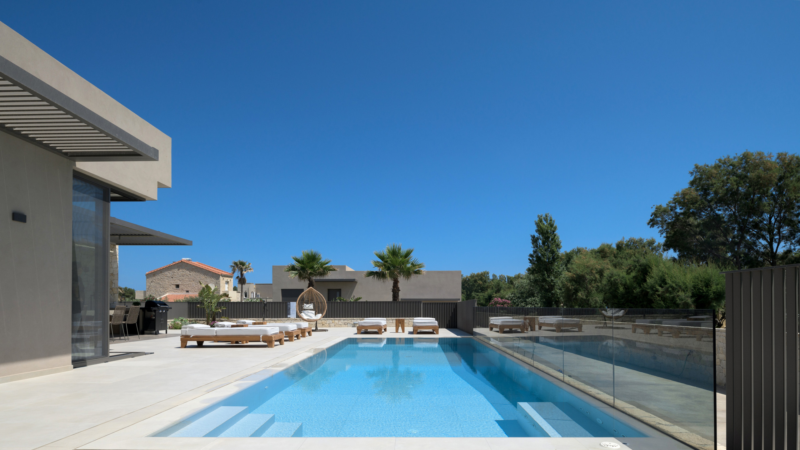 Athina Luxury Villa, with Pool & Walk to the Beach