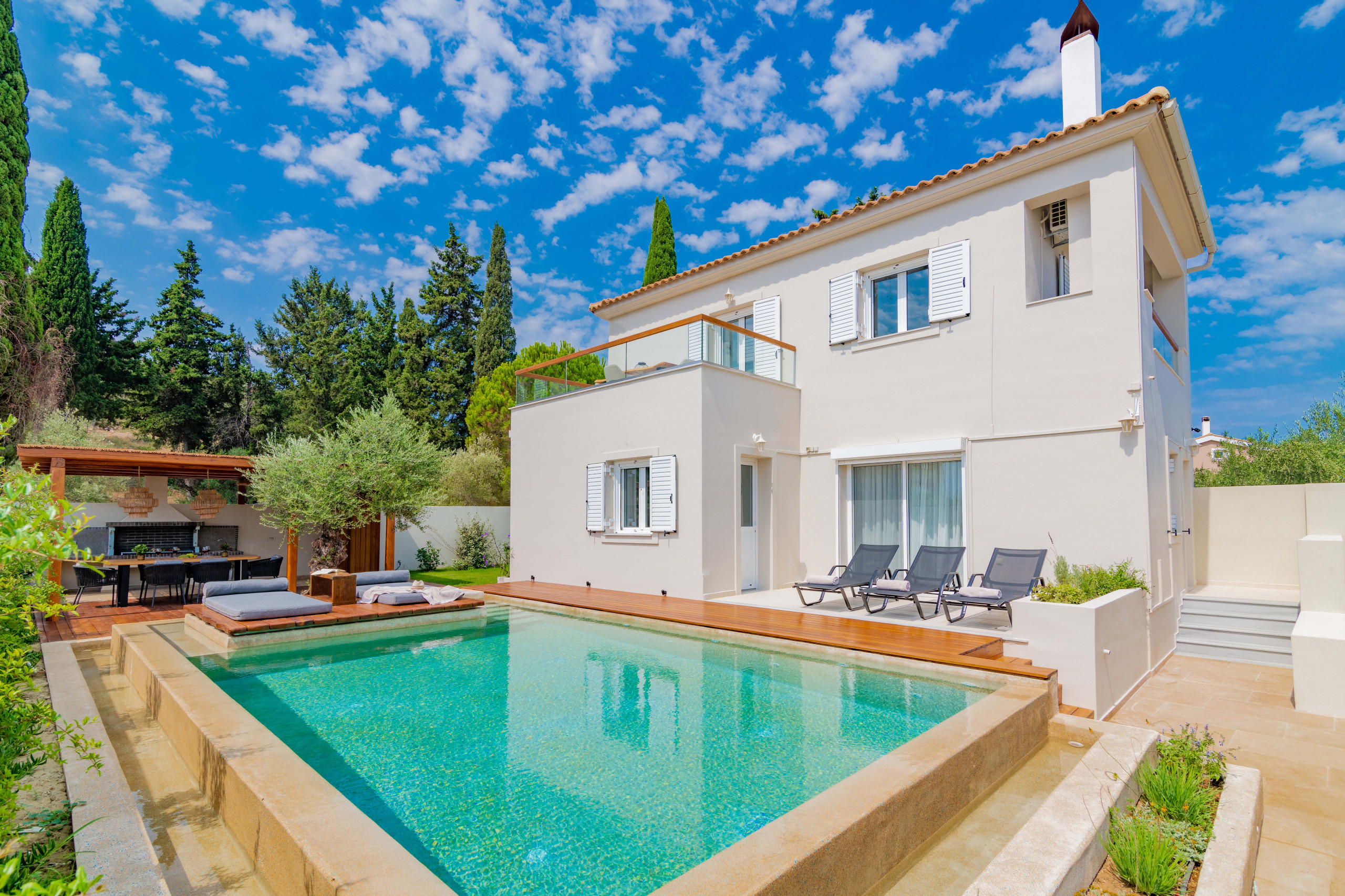 Oresteia Executive Villa, a Flamboyant Retreat