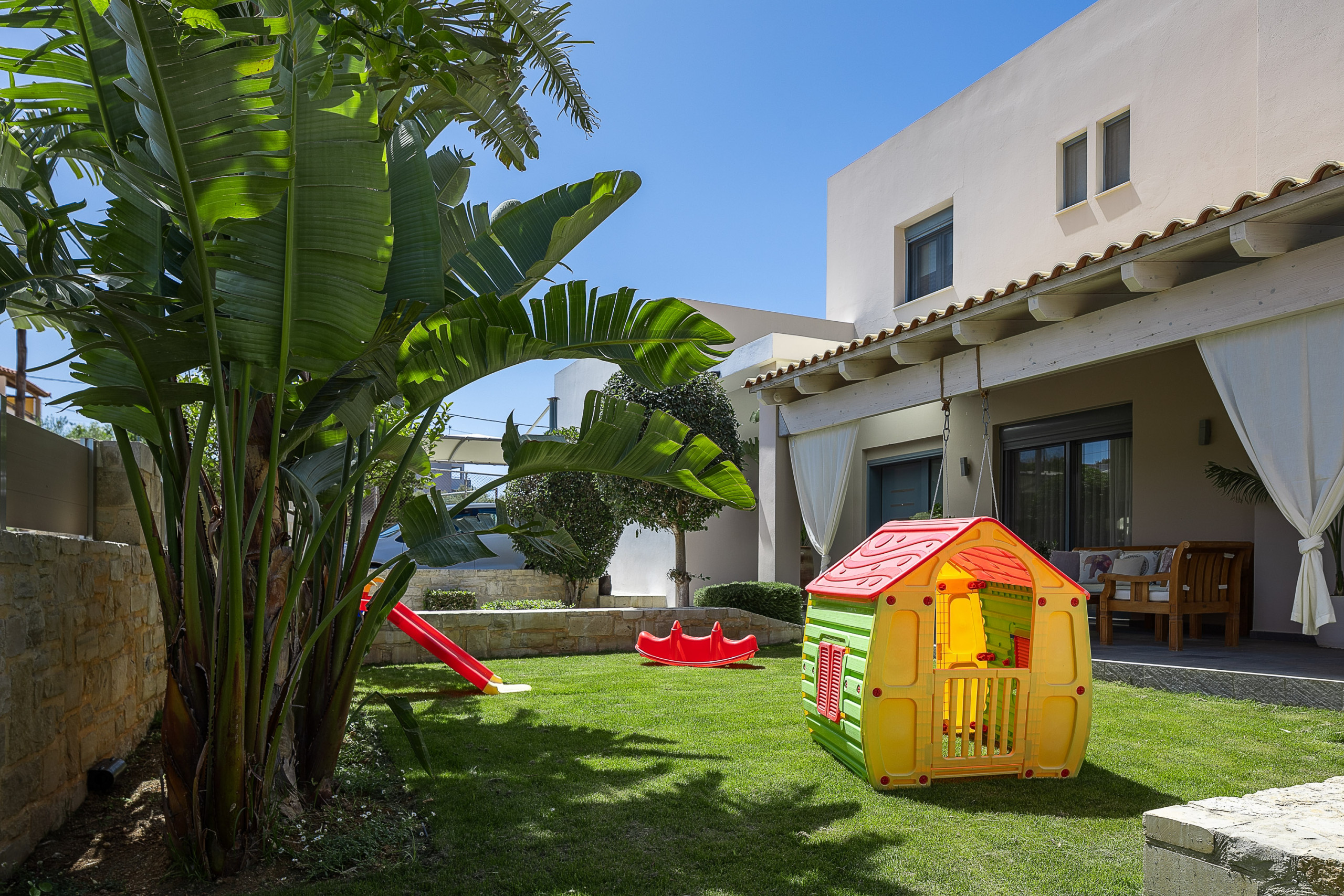 Inn Villa – Pool, BBQ, Playground & Close to Beach